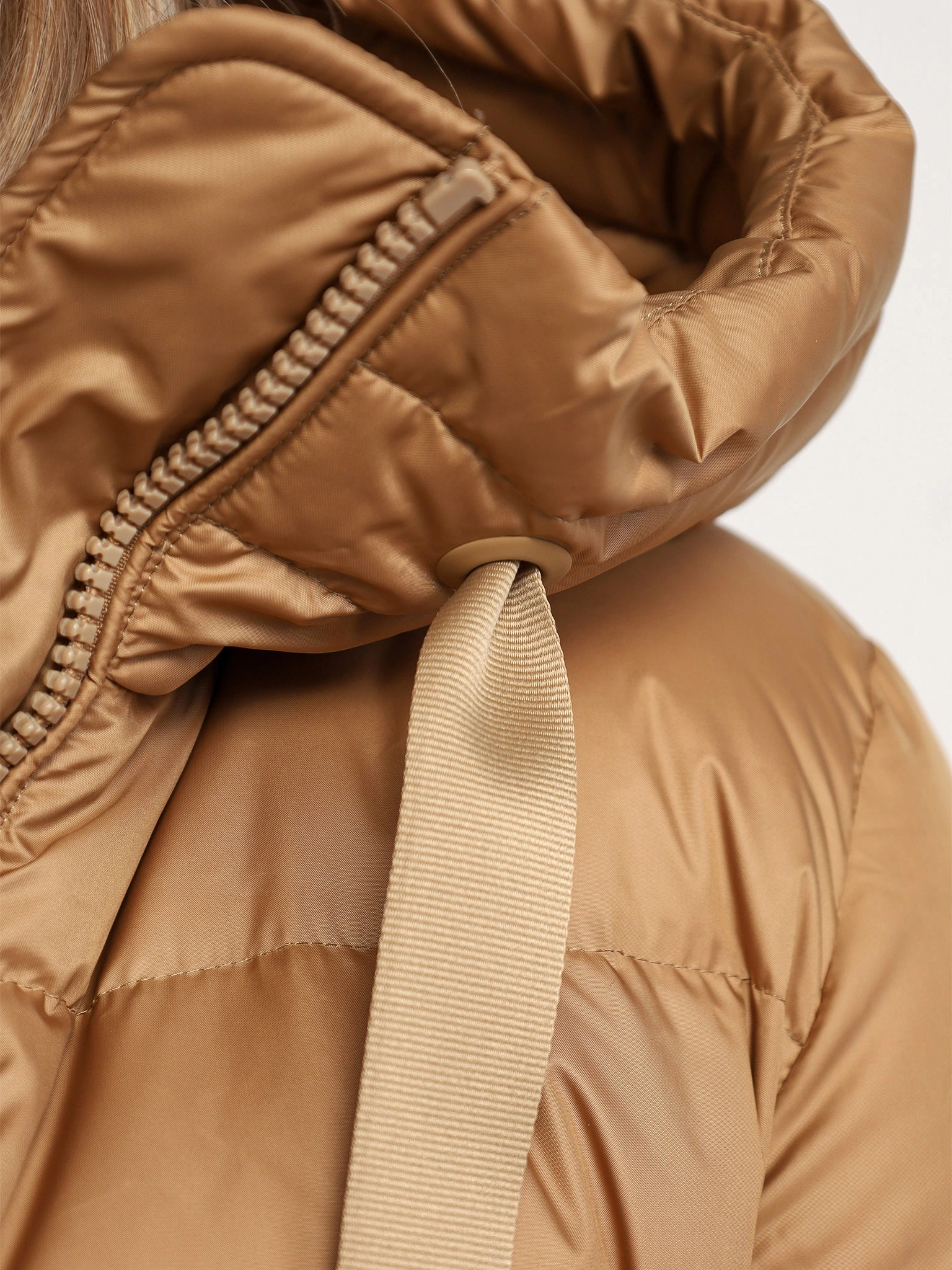 Пальто пуховое песочного цвета